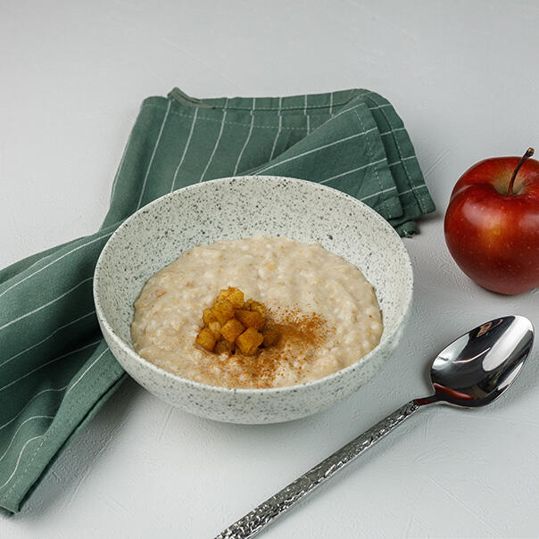 Милти: Каша овсяная на миндальном молоке с яблоками и корицей