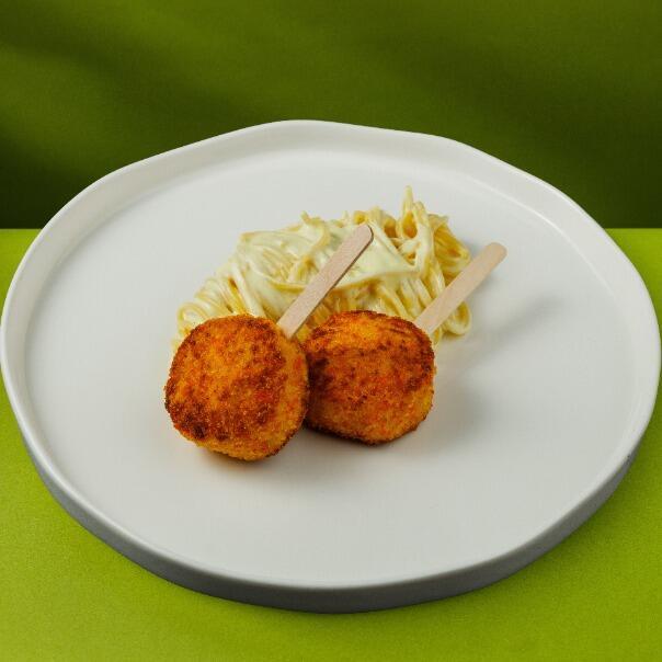 Милти: Котлетки из индейки в панировке с сырными спагетти