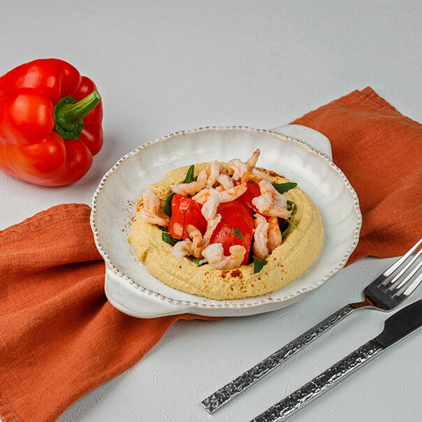 Милти: Креветки с хумусом и печеным перцем