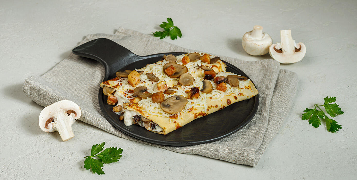 Милти: «Креп Сюзетт» со сливочно-грибным соусом и копченой грудинкой