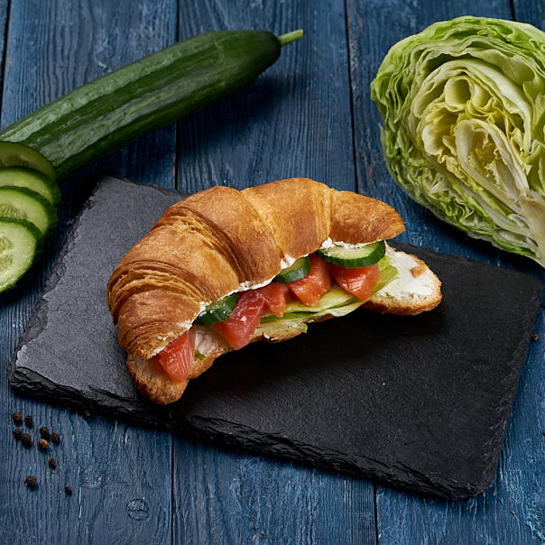 Милти: Круассан с красной рыбкой и сливочным сыром