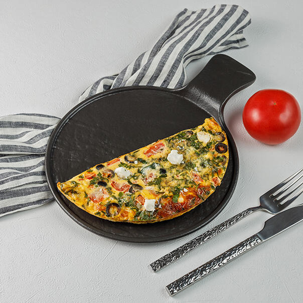 Милти: Омлет по-гречески со спаржей, томатами, маслинами и брынзой