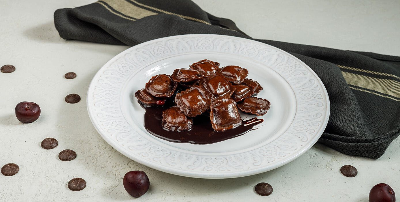 Милти: Шоколадные равиоли с вишней