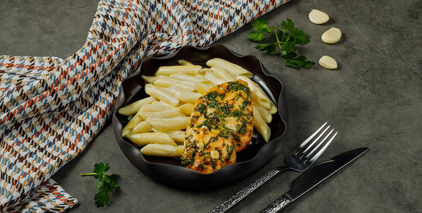 Милти: Пенне в сырно-сливочном соусе с ароматной куриной грудкой