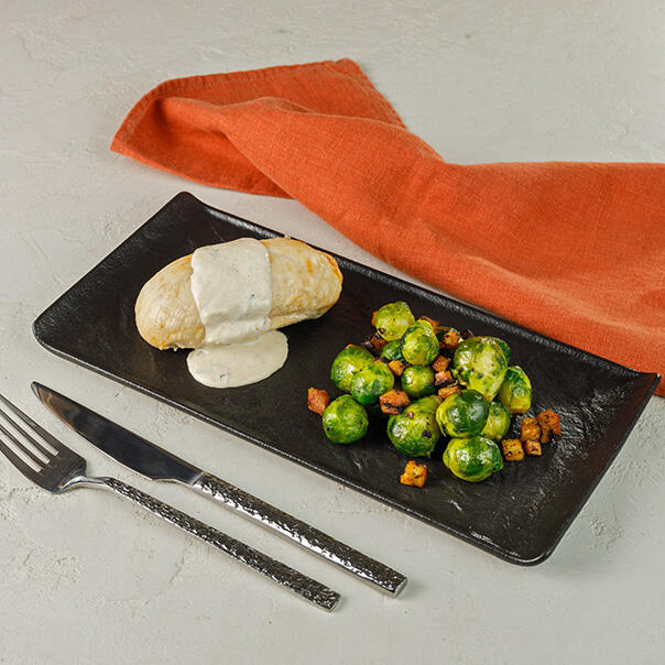 Милти: Куриный рулет с брюссельской капустой и копченой грудинкой