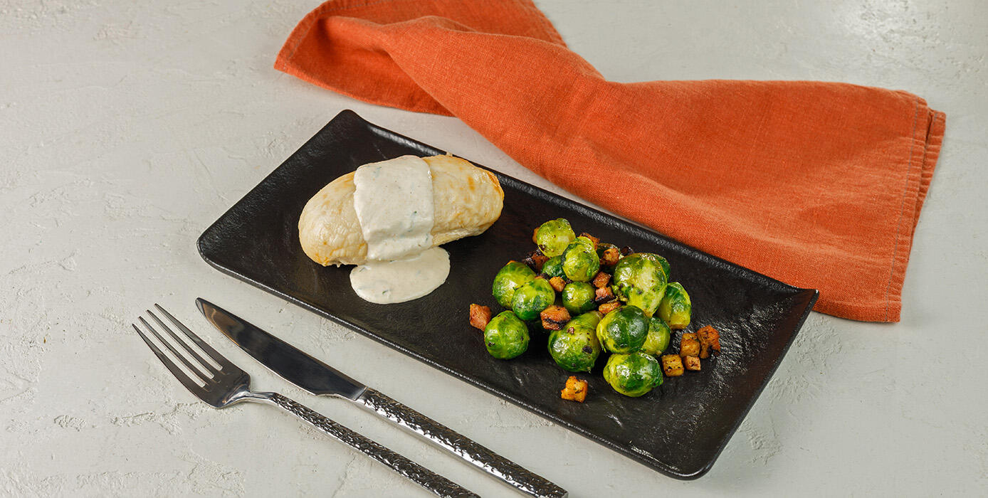 Милти: Куриный рулет с брюссельской капустой и копченой грудинкой