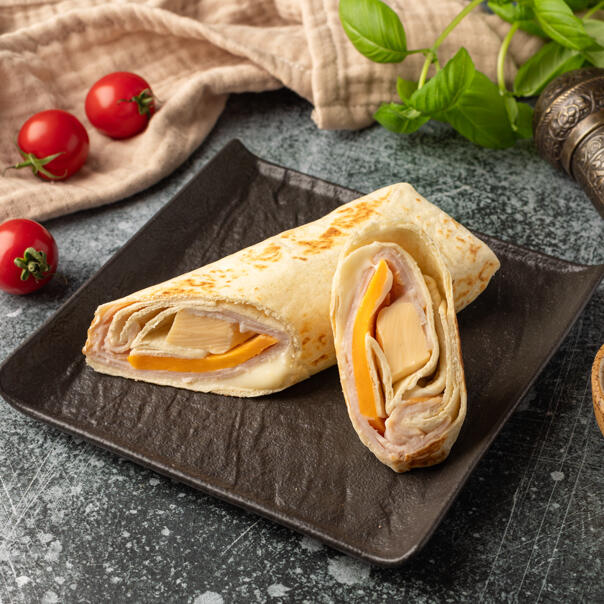 Милти: Ролл с ветчиной, чеддером и омлетом