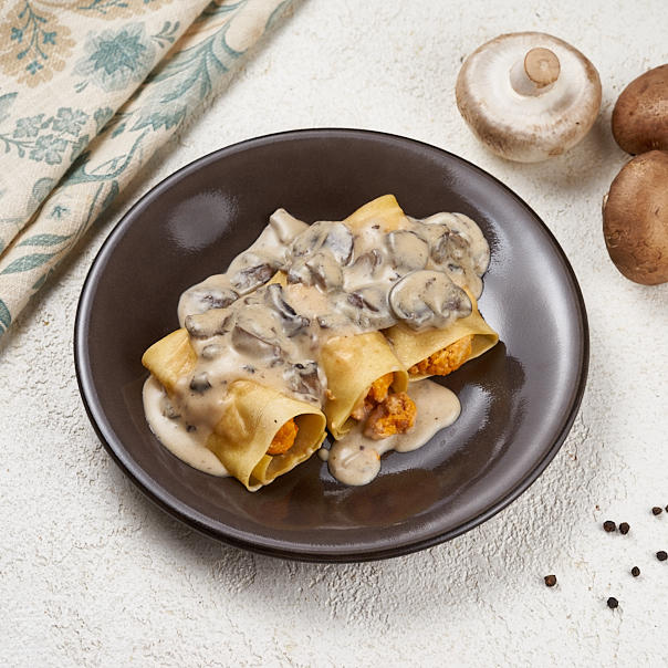 Милти: Каннеллони с курицей и грибным соусом