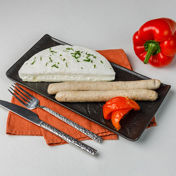 Милти: Куриные колбаски с белковым омлетом и печеным перцем