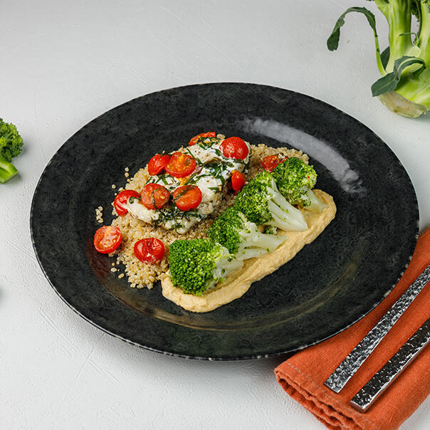 Милти: Филе трески с киноа, томатами черри и соусом из орехов кешью