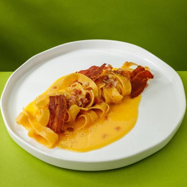 Милти: Тальятелле Карбонара с хрустящим беконом