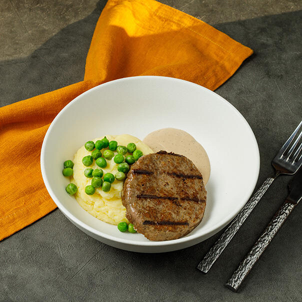 Милти: Бифштекс из говядины с картофельным пюре и зеленым горошком
