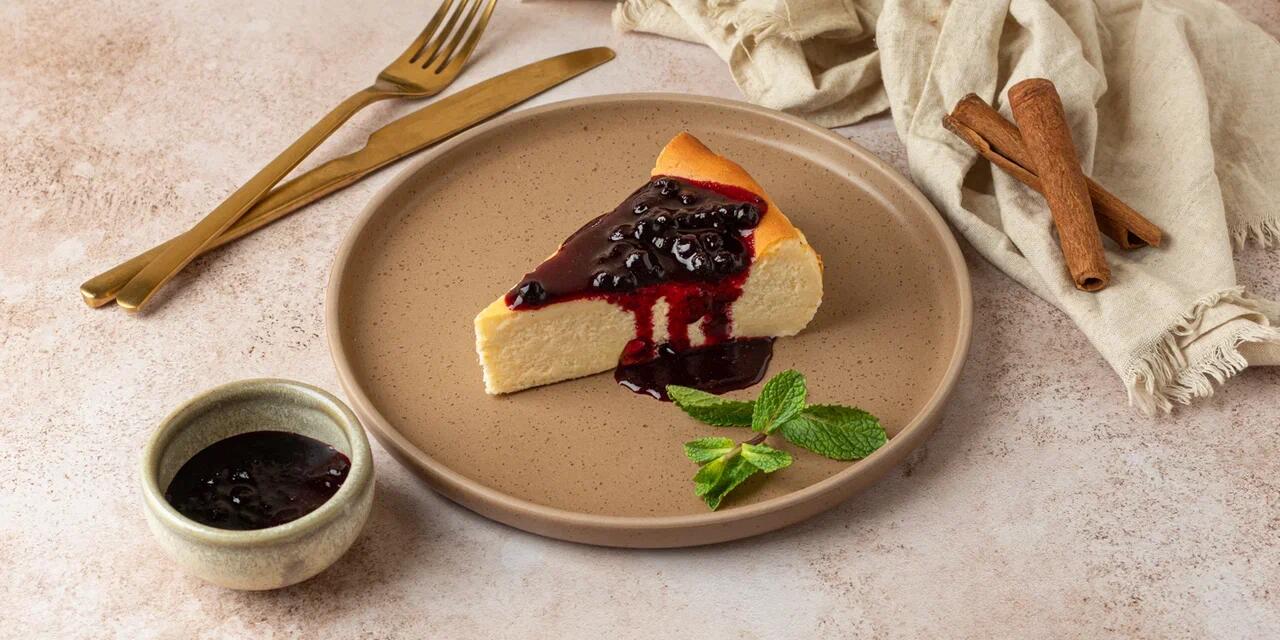 Милти: Баскский чизкейк с черничным соусом