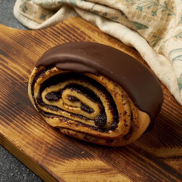 Милти: Рулет с маком и шоколадом