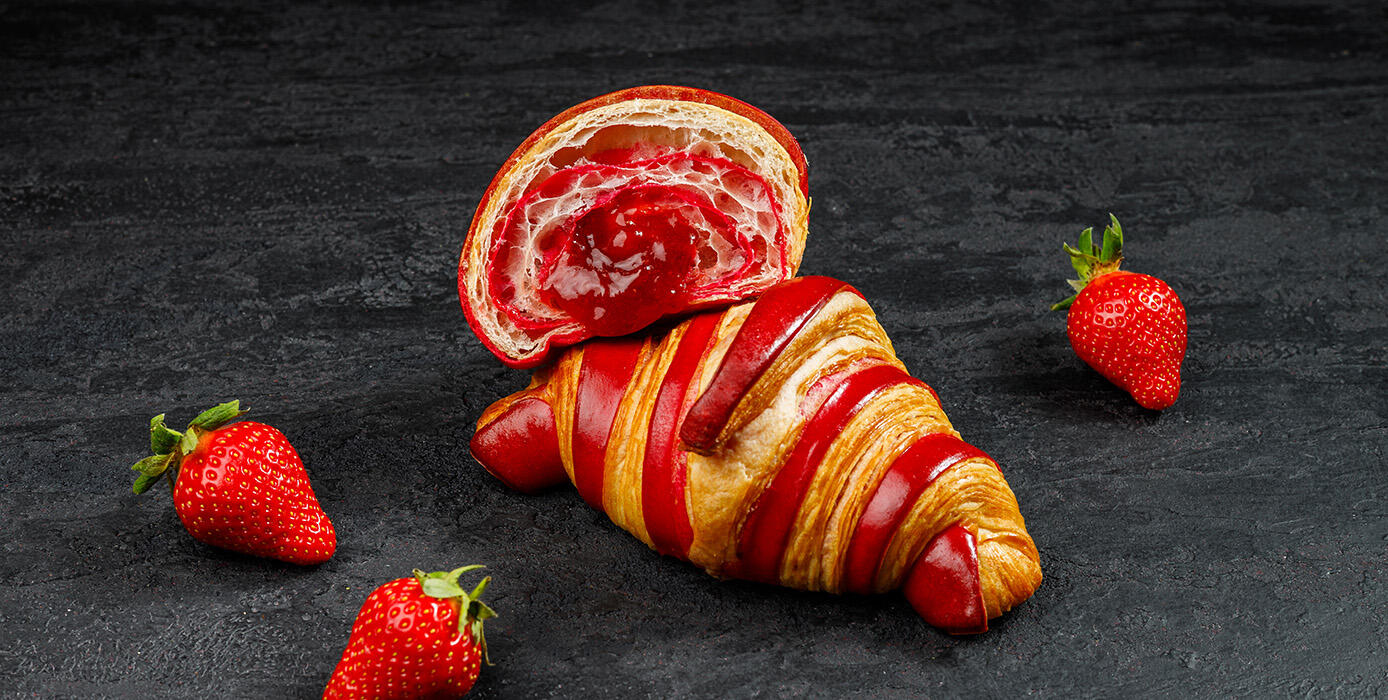 Милти: Круассан с клубникой