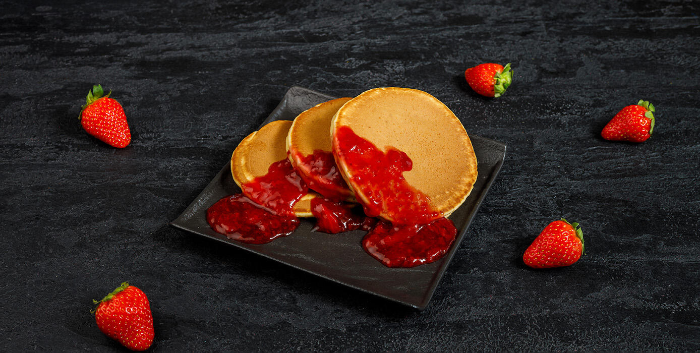 Милти: Панкейки с клубничным вареньем