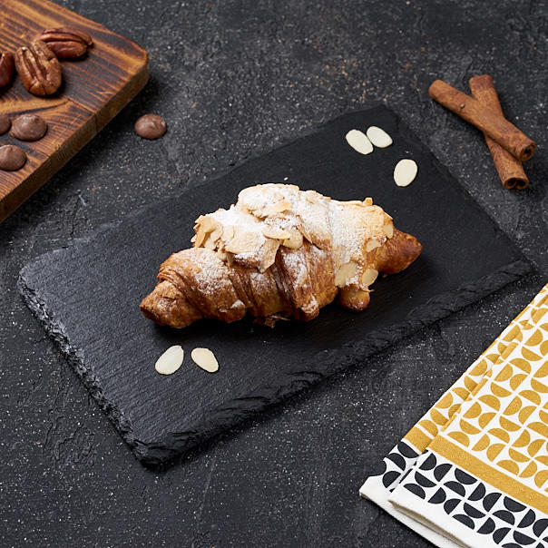 Милти: Круассан с миндальным кремом