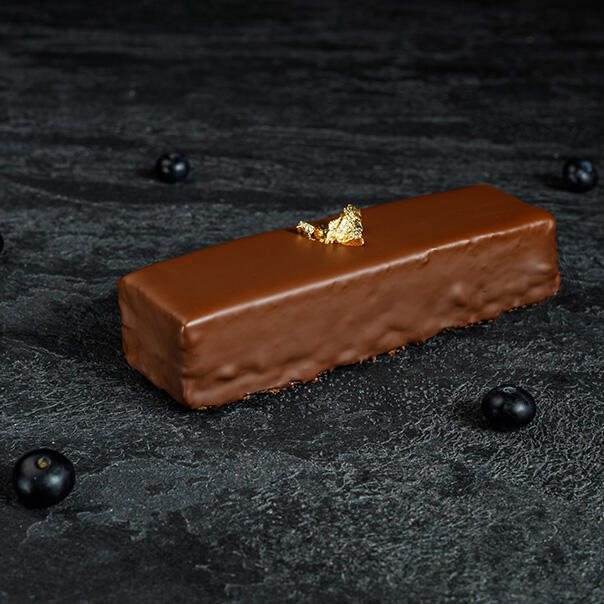 Милти: Торт суфле с черной смородиной в темном шоколаде