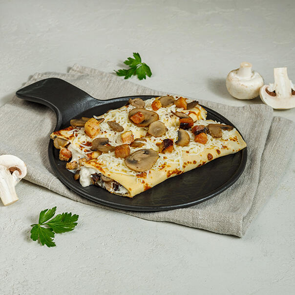 Милти: «Креп Сюзетт» со сливочно-грибным соусом и копченой грудинкой