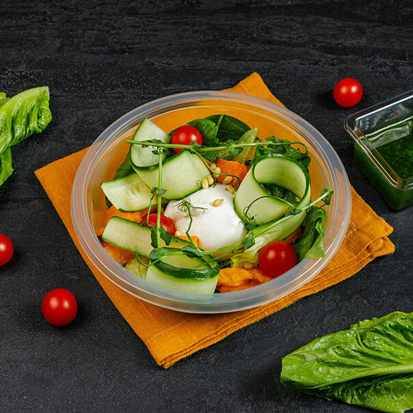 Милти: Большой зеленый салат с итальянским сыром буррата, тыквой, шпинатом и кедровыми орешками