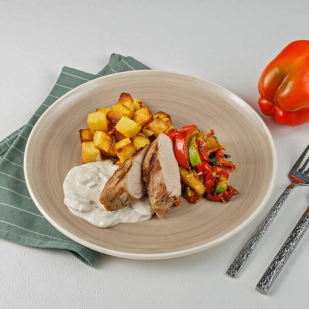 Милти: Свиная вырезка с грибным соусом, соте из овощей и запеченным картофелем