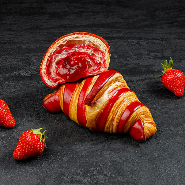 Милти: Круассан с клубникой