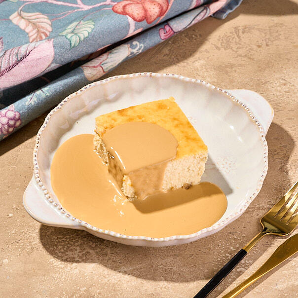 Милти: Творожная запеканка с изюмом, курагой и соусом из вареной сгущенки