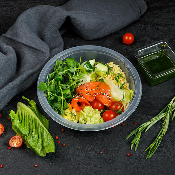 Милти: Зеленый боул с копченой форелью, бобами эдамаме, соусом гуакамоле и рисом