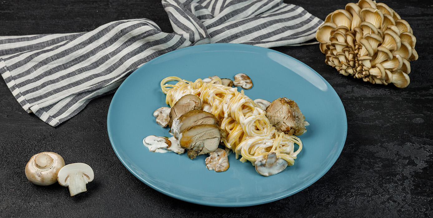 Милти: Паста в соусе Альфредо с курицей и грибами