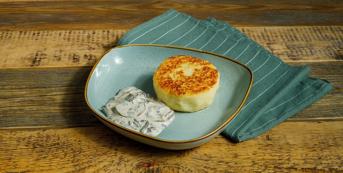 Милти: Биточек из картофеля (замороженная продукция) с куриным фаршем и грибным соусом