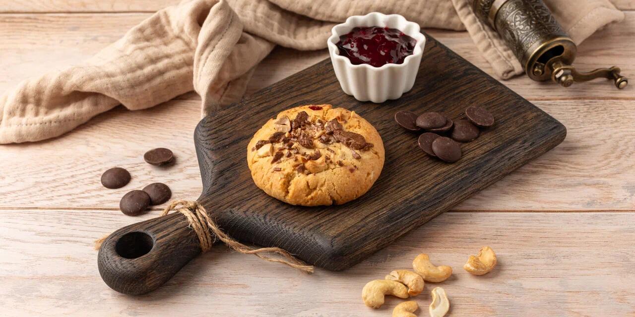 Милти: Печенье с клюквой и орехом кешью