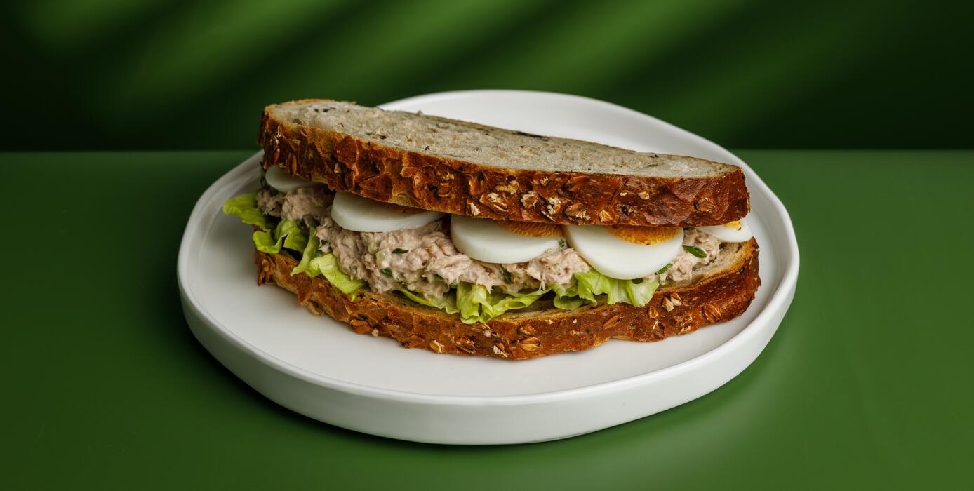 Милти: Сэндвич с тунцом на домашнем цельнозерновом хлебе