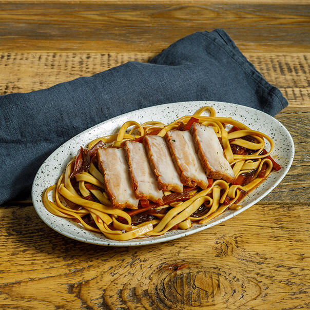 Милти: Свиная грудинка в азиатском стиле с лапшой удон (замороженная продукция)