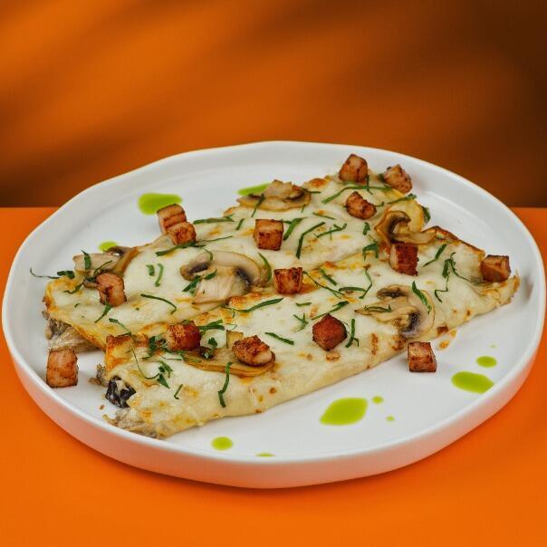 Милти: Блины Креп Сюзет с грудинкой и грибным жульеном