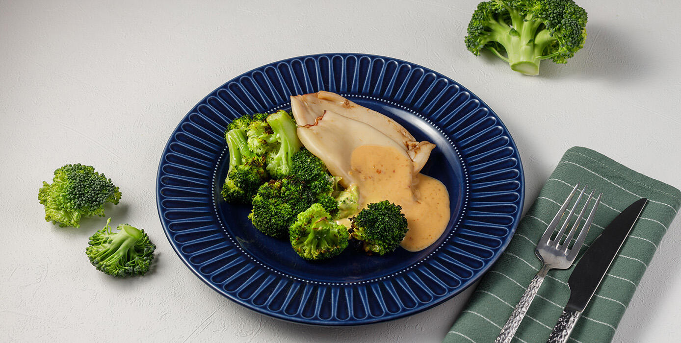 Милти: Кальмары с брокколи в кунжутном соусе