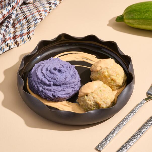 Милти: Пюре из фиолетовой картошки с тефтельками из филе индейки с сырным соусом