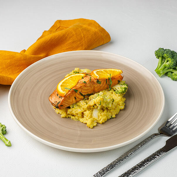 Милти: Филе лосося в апельсиновом маринаде с ризотто из сельдерея и бурого риса