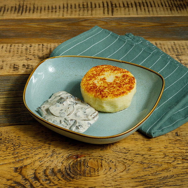 Милти: Биточек из картофеля (замороженная продукция) с куриным фаршем и грибным соусом