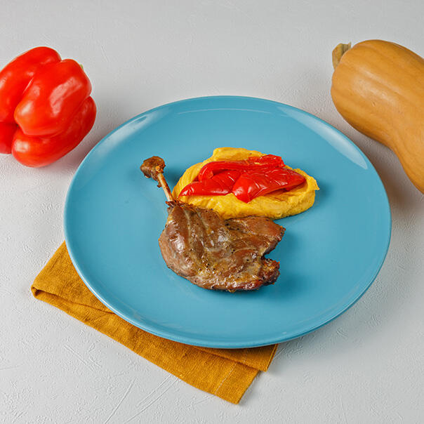 Милти: Утиная ножка с тыквенным пюре и печеным перцем