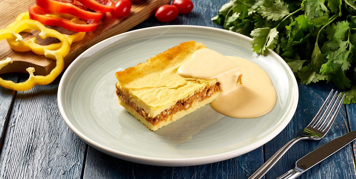 Милти: Картофельная запеканка с мясным фаршем и сырным соусом
