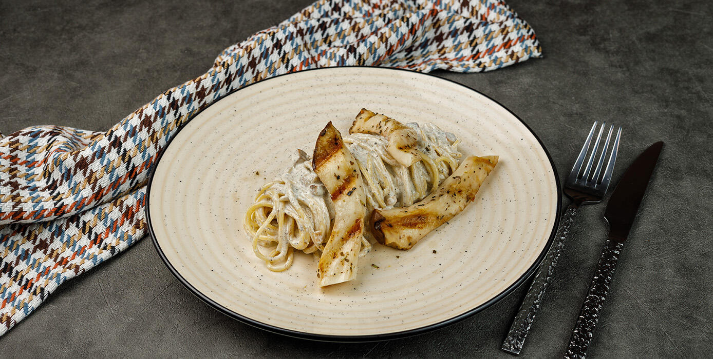 Милти: Спагетти в трюфельном соусе с грибами эринги