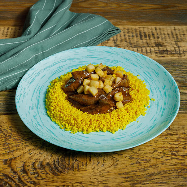 Милти: Печень индейки по-берлински с яблоками и кус-кусом