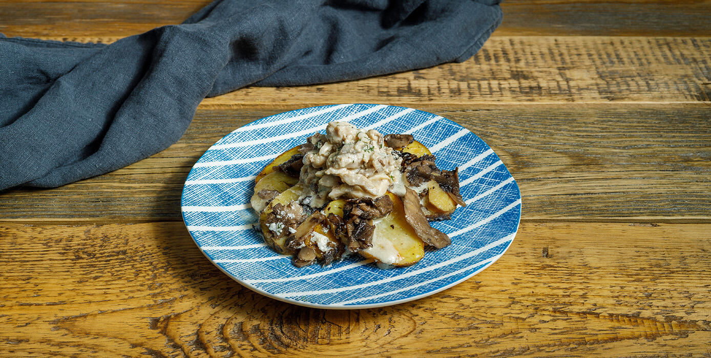 Милти: Куриные бедрышки в сливочном соусе с ароматным укропом и запеченным картофелем (замороженная продукция)