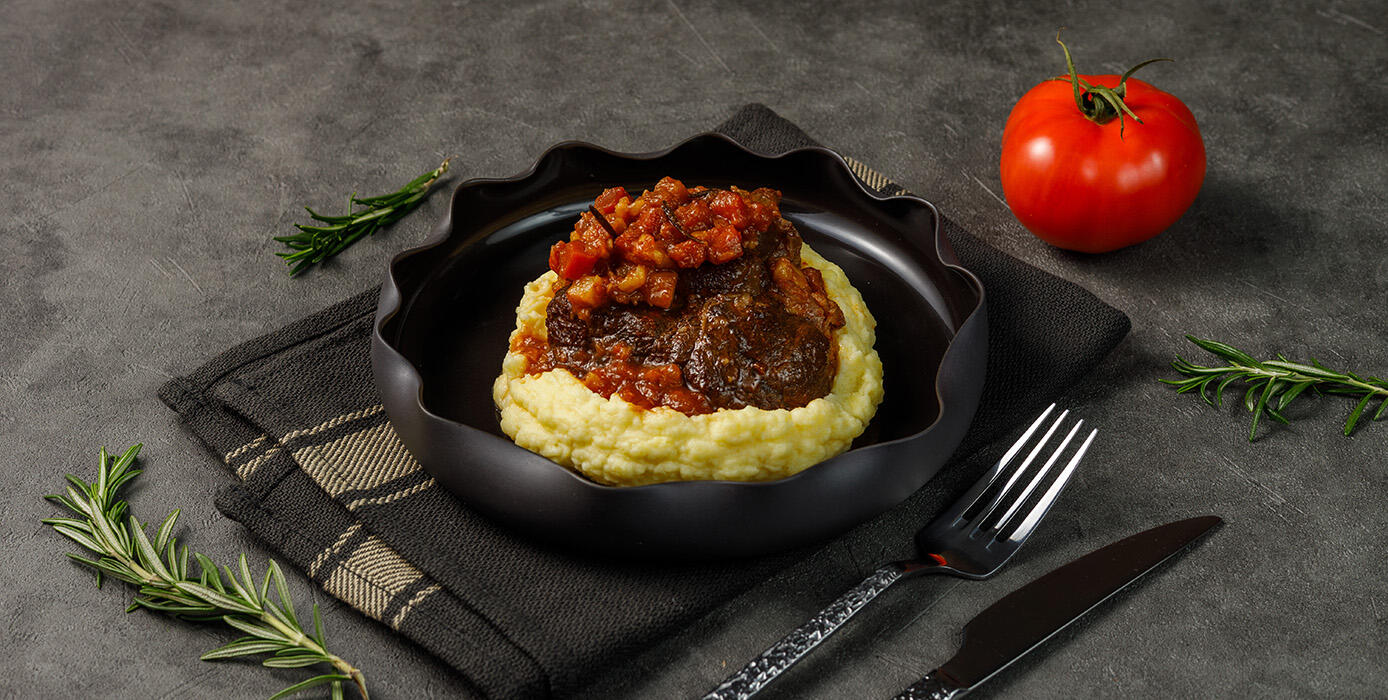 Милти: Говядина томленая с овощами и картофельным пюре