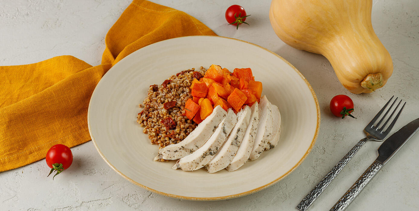 Милти: Гарвардская тарелка: куриное филе, тыква, морковь, гречка с вялеными томатами