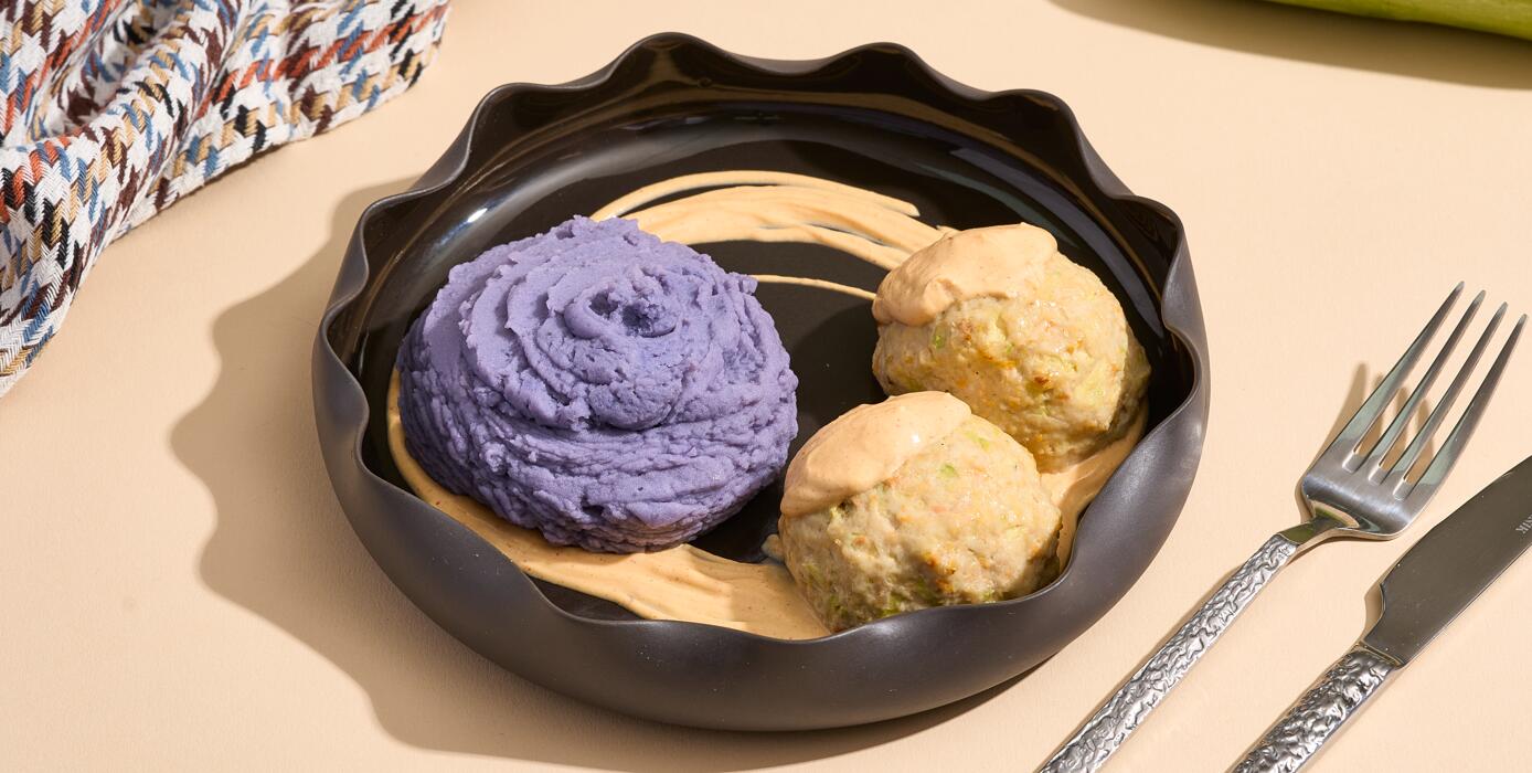 Милти: Пюре из фиолетовой картошки с тефтельками из филе индейки с сырным соусом