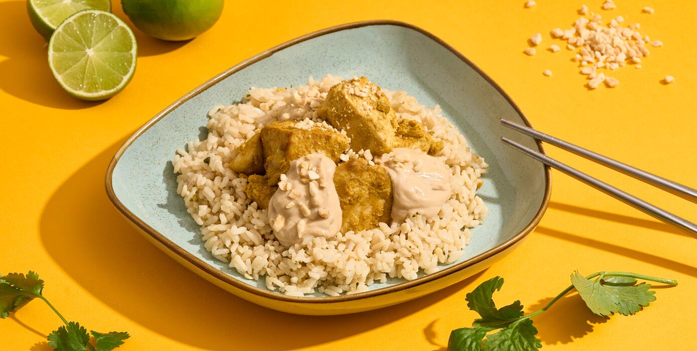 Милти: Сатай из филе курицы с арахисовым соусом и ароматным рисом