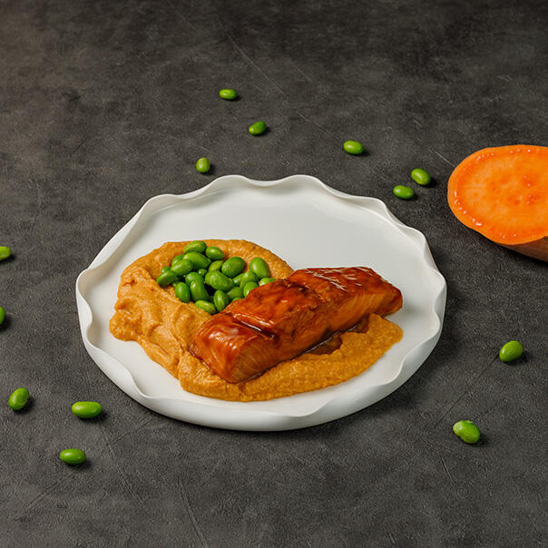 Милти: Лосось под соусом терияки с пюре из батата на кокосовом молоке и бобами эдамаме